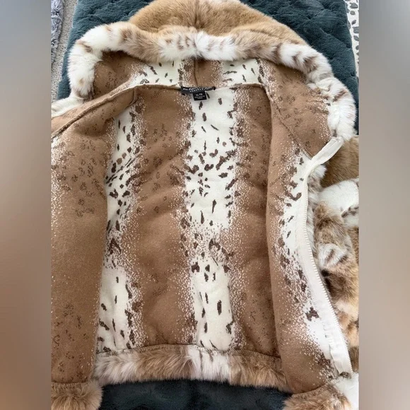 Parkhurst Outdoor Edition Beige and White Faux Fur Jacket - Picture 11 of 15